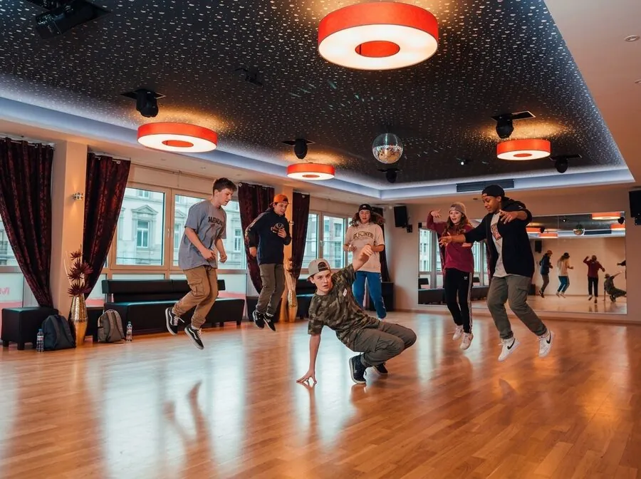 Jugendliche beim Tanzen bei Magic Dance